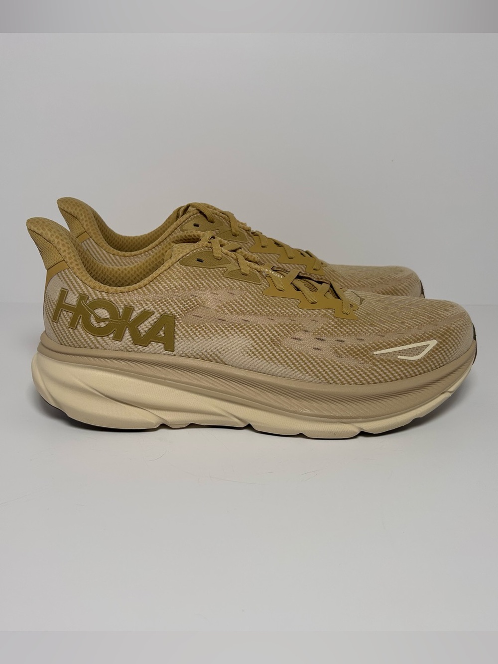 HOKA Clifton 9 (Wheat/Shifting Sand)